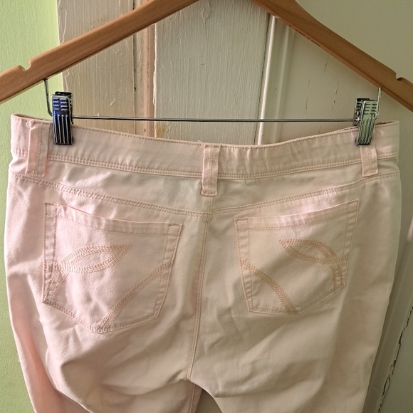 Gloria Vanderbilt Women's Capris - Picture 16 of 16